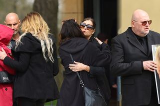 Uplakaná Ornella, zhroucená Charlotte i poslední polibek na rakev. Nejsilnější momenty z pohřbu Štikové – eXtra.cz