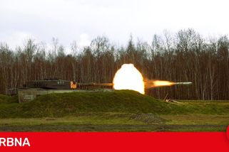 Hromy bez bouřky? Na Libavé byly noční tankové střelby, rány zaskočily i Olomouc