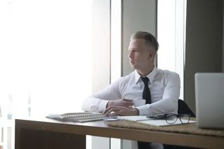 Nový trend v zaměstnání: Stále více mladých odmítá zodpovědnost a raději volí hůře placenou práci