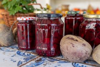 Tajemství nejlepší nakládané řepy? Do sklenice patří jedna voňavá ingredience | Toprecepty