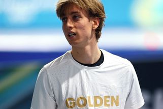 Olympiáda | Sáblíkovou nechtěli pustit za Jílkem! Já tam musím, křičela a pak předala zlatému hochovi dárek i žezlo - Sport.cz