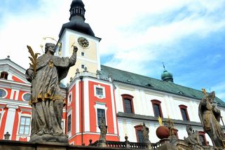 Spor o zisk z prohlídek v broumovském klášteře, benediktini začali nabízet prohlídky sami - Novinky