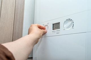 Dělal jsem si audit spotřeby elektřiny podle videa na YouTube. Našel jsem závadu, která mě stála 11 000 Kč ročně