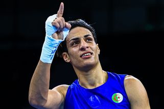 Má varlata a je to muž, řekla trenérka. Olympijská šampionka v boxu přišla o svůj první profesionální zápas
