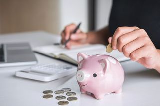 Cash Only: Lidé přichází o úspory víc, než bylo nutné. Může za to ČNB - Seznam Zprávy