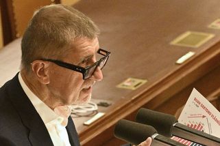 Poslanci překvapivě schválili program mimořádné schůze k platům. Dlouho nejednali - Novinky