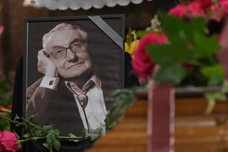 V Mariánských Lázních se lidé rozloučili s Vladimírem Páralem - Novinky