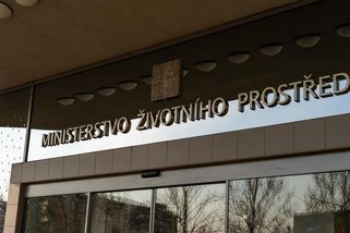 Teenager bez maturity jako „specialista na předpisy“? Případ „šéfa Kocandy“ pokračuje
