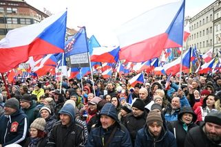 Na protivládní demonstraci se na Václavském náměstí sešly tisíce lidí