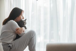 ŽENA-IN - Zachránila kočku z popelnice. To, co jí dnes Popelka vrací, Nině bere dech