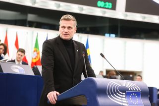 Hlavně nevěřit vlastním tajným službám. Turek kráč...