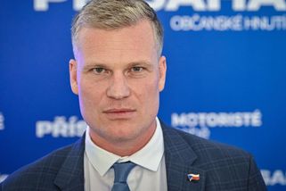 Filip Turek drží slovo: Fanoušci šílí z toho, jakou károu přijel do Štrasburku a Bruselu, uhlíkové stopě navzdory - Super.cz