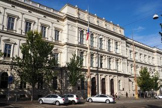 Zpomalení valorizací a zpřísnění předčasných důchodů je v pořádku, Ústavní soud zamítl stížnost
