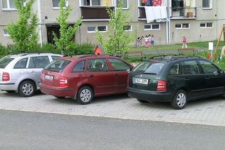Vlastnit auto už bude jenom výsada milionářů: 90 % Čechů začne jezdit autobusem, nebudou mít na výběr. Na vině je EU