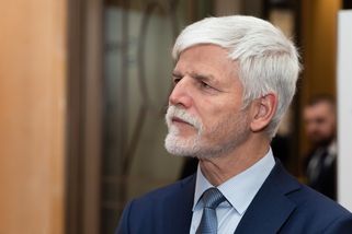 Pavel: Vysypáním hnoje před úřad vlády se problémy zemědělců nevyřeší - Ekolist.cz