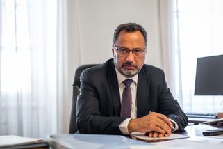 Korespondenční volba aneb proč zase spíme ve Sněmovně - Médium.cz