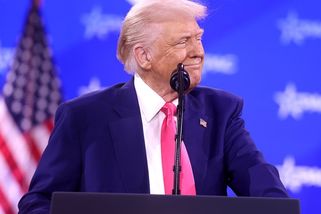 denikvektor.cz/ekonomika/rekordni-trumpuv-nesmysl-amerika-pry-muze-rust-20-tempem-3828.html?utm_source=www.seznam.cz&utm_medium=seznam_distribuce&utm_campaign=lide