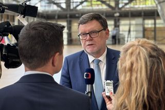 Stanjura má rekordní příjmy, ale i deficit rozpočtu. Jak to? - fintag.cz