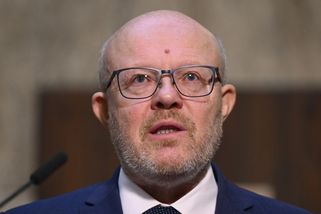 Válek: Covid tu stále je a umírají na něj lidé. Nechte se očkovat - Novinky