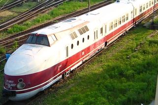 Legendární východoněmecký Delfín působil v 60. a 70. letech na našich tratích jako zázrak - Médium.cz