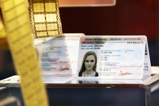 "Předložte občanku." Kdy a kdo má opravdu nárok to po vás chtít? Zneužívají to
