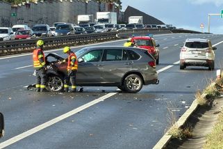 Vážně zraněné dítě po nehodě na D1 u Prahy v nemocnici zemřelo - Novinky