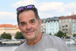 Drsný výsměch Miroslava Etzlera politikům: Fialu posílá pryč, Okamuru do Číny a nešetří ani Turka