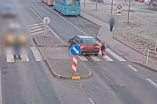 Řidič málem srazil školačku na přechodu v Milovicích, zachytila to kamera - Novinky