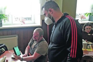 Kde máte respirátor? Hygienici se s policií zaměřili na restaurace na jihu Čech - Novinky