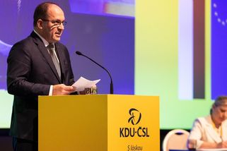 Návrat po těžké ráně osudu. Lidovce povede muž, který se „umí našprtat“ - Seznam Zprávy