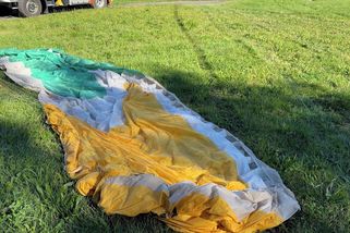 Paraglidista se u Prahy zřítil do korun stromů - Novinky