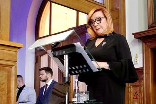 Schillerová svými státními dluhopisy vypaluje rybník bankám