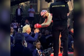 MMA | Krušná noc. Šampion shrábl miliony, rivala poslal do nemocnice - Sport.cz