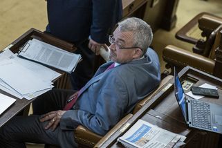 „Bezprizorní dávka populismu.“ Vládní poslanci zastavili jednání o platech - Seznam Zprávy