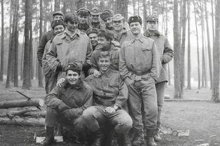 Povinná vojna za komunistů dělala z kluků trosky, říká pamětník. Umíraly stovky vojáků ročně - Médium.cz
