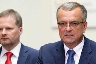 Petr Fiala odmítá přeposílat uprchlíky do zemí EU. Miroslav Kalousek vidí řešení a říká: Zaplatíme miliardy, ale je to lepší než bombardování ČR