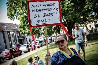 Babišovo horké odpoledne: čerti, pískot, útěk do o...