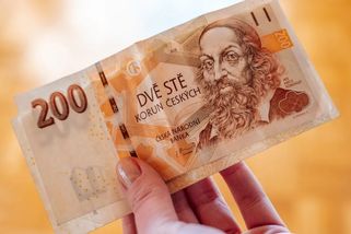 Důchodci čekají od ledna slíbené přilepšení, místo toho přichází studená sprcha. Ve státním rozpočtu chybí peníze