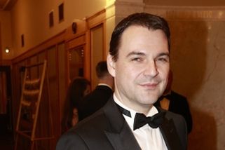 Okamura je v Číně, Macinka mezitím pozval ruskou velvyslankyni a řekl jí do očí něco, co SPD nesnese