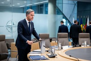 Rutte navrhl 0,25 % HDP pro Ukrajinu. Francie a Británie řekly ne