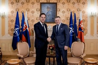Fico požádal Rutteho o posílení protivzdušné obrany Slovenska. V pomoci Ukrajině chce pokračovat