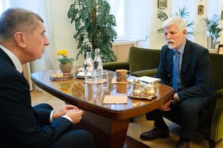 Babiš proti Pavlovi: Spor kvůli summitu NATO chce Ústav soud řešit přednostně