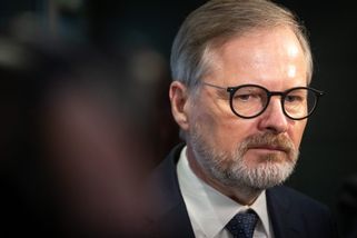 Strany vládní koalice lhaly před volbami a lžou teď. Považují to za standardní součást politiky, kritizuje Fiala