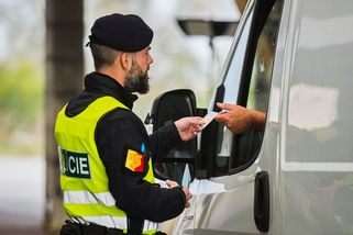 Občanku v mobilu můžete mít od ledna. Policie ji ale zatím neuzná - Novinky