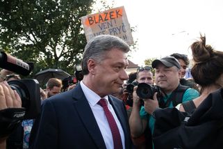 Milion chvilek protestoval za odvolání Blažka. Ten se taky stavil, ale vyhnal ho pískot - Novinky