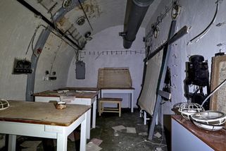 railtarget.cz/osobni-doprava/3-dny-zivota-bez-pomoci-zvenci-protiatomovy-kryt-pod-hlavakem-mel-prezit-i-nejhorsi-12591.html?utm_source=www.seznam.cz&utm_medium=seznam_distribuce&utm_campaign=lide