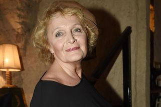 Strach o Reginu Rázlovou pokračuje: Herečka musela zrušit pracovní závazky. Opět skončila v rukou lékařů - Super.cz