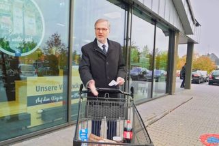 Glosa: Třetina Čechů na hraně chudoby. A Fiala nakupuje v Bavorsku - Seznam Zprávy