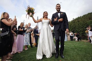 Svatba českých olympioniků. Nevěsta přijela na lodi, šampion zářil: Jako v pohádce! - Sport.cz