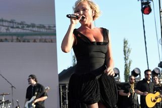 Martina Pártlová stopla svůj koncert. Kolaps fanouška, hledání záchranářů!